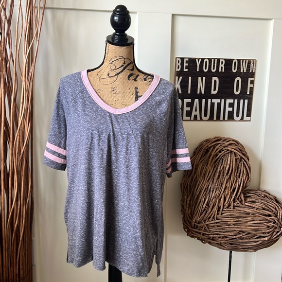SO Tops - SO Marled Gray and Pink V-Neck Hi Low Tee